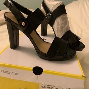 New women’s black chunky heels